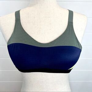 🌺3 FOR$20🌺 - Victoria’s Secret Victoria Sport Lightweight  Athletic Bra 32A
